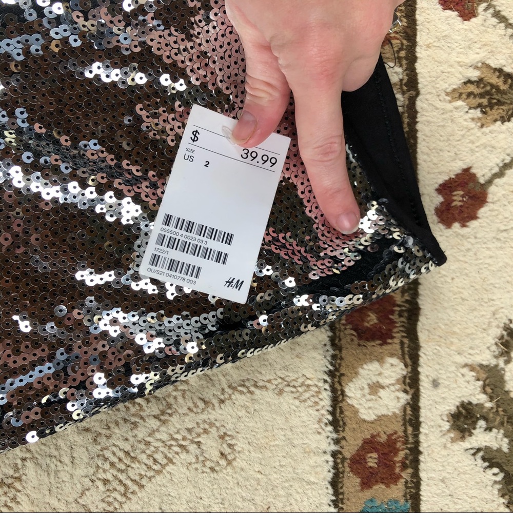 🌟 H&M Silver Sequin Pants - Picture 4 of 6